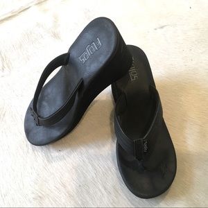 Flojos black platform wedge flip flops
